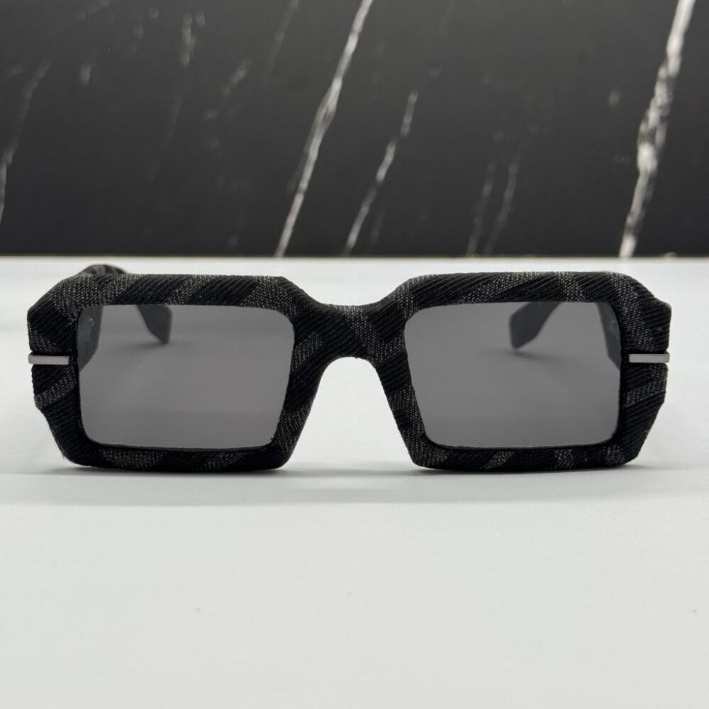 NEW FE40074U 05A FENDI SUNGLASSES BLACK GREY UNISEX EYEWEAR FENDI - Picture 5 of 12